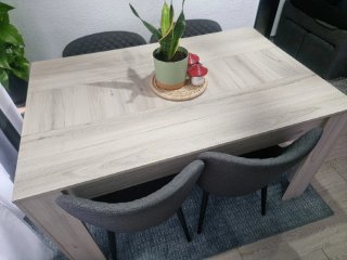 Mesa de comedor de madera