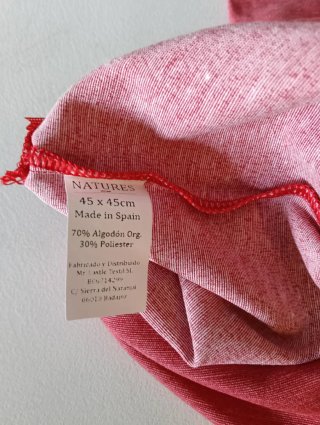 Funda cojín tela roja