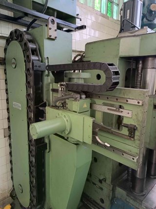 MANDRINADORA CNC CON MESA GIRATORIA