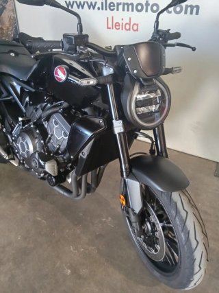 Honda CB1000R Negra con Maletas Givi