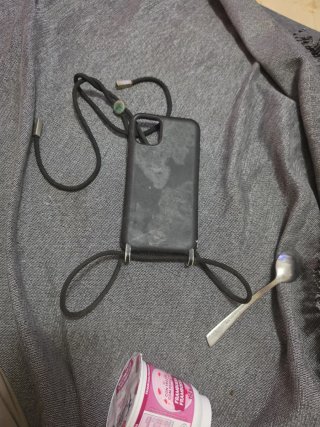 Funda iPhone 12 Negra con Cuerda