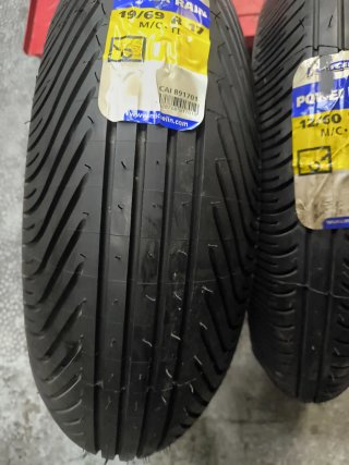 Neumáticos Michelin Power Rain  slicks de agua