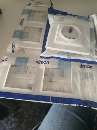 Lote Simon S10 Enchufes y Mecanismos