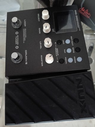 Pedalera NUX MG-300 Multi-Efectos Guitarra.