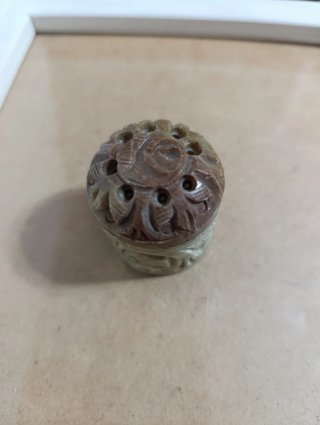 Cajas de piedra talladas o con incrustaciones