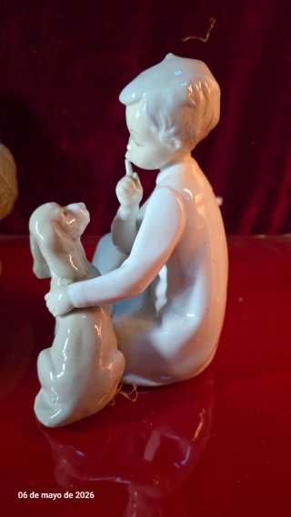 Figura porcelana Lladro niño y perro