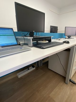 Mesa de oficina blanca tamaño 160x80 cm