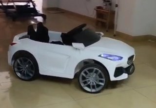 Coche Eléctrico Infantil Z4 con Mando