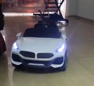 Coche Eléctrico Infantil Z4 con Mando