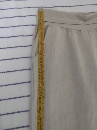 Pantalones beige de lino