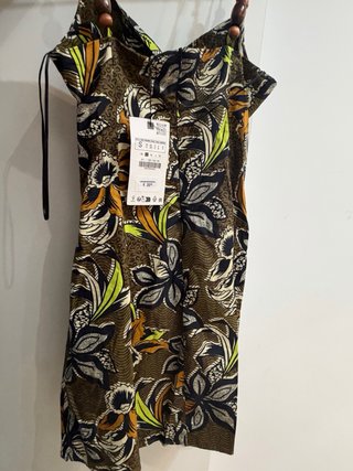 Vestido Zara floral con cuentas