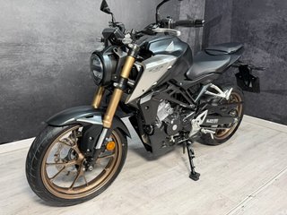 Honda CB 125 R ABS Negra y Dorada