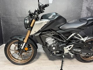 Honda CB 125 R ABS Negra y Dorada