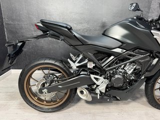 Honda CB 125 R ABS Negra y Dorada