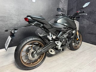 Honda CB 125 R ABS Negra y Dorada