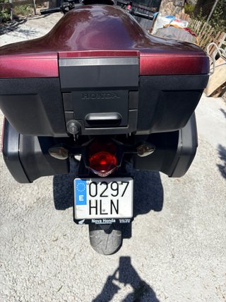Honda Integra 750cc Automática Roja/Plata