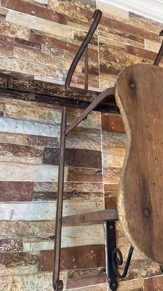 Trineo infantil antiguo de madera y metal