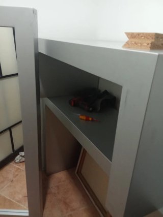 Mesa auxiliar moderna
