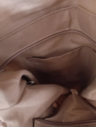 Bolso calado rosa.