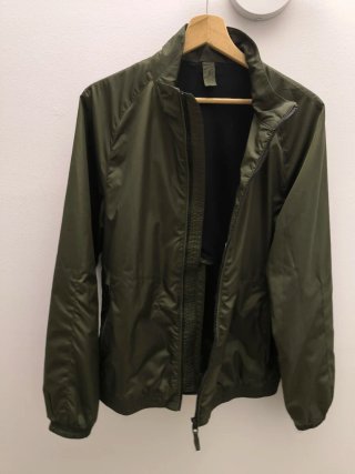 Chaqueta verde estilo bomber
