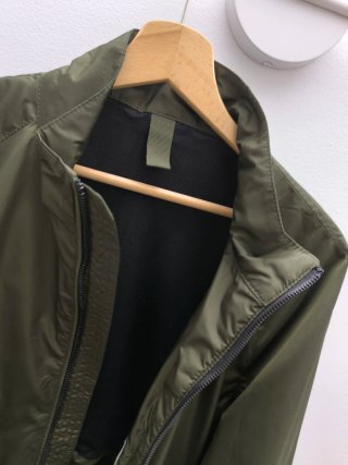 Chaqueta verde estilo bomber