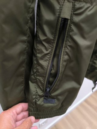 Chaqueta verde estilo bomber