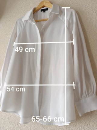 Blusa detalle Talla M, da más