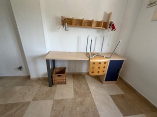 Habitación completa con litera.