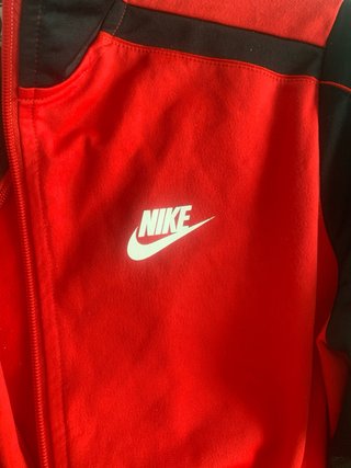 Chaqueta deportiva Nike roja y negra Talla S/M