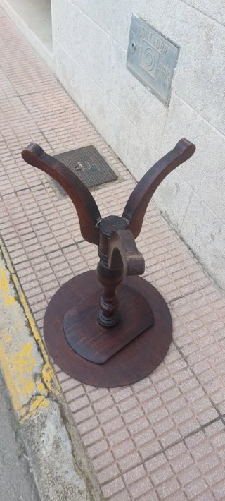 Mesa auxiliar redonda de madera