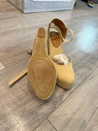 Cuñas esparto beige y amarillo