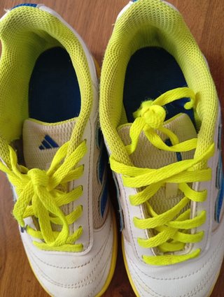 Zapatillas Adidas Blancas y Amarillas, talla 33