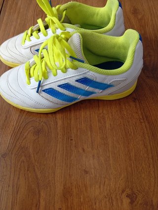 Zapatillas Adidas Blancas y Amarillas, talla 33