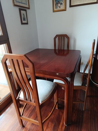 Mesa comedor extensible cerezo cuadrada