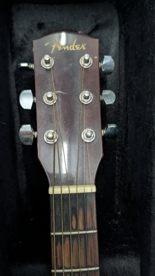 Guitarra Acústica Fender con Estuche y Soporte