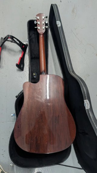 Guitarra Acústica Fender con Estuche y Soporte