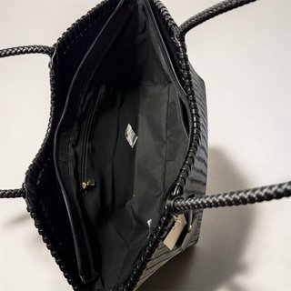Bolso tote negro trenzado elegante
