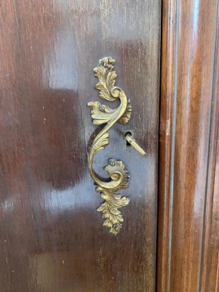 Armadio in legno di mogano