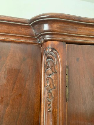 Armadio in legno di mogano