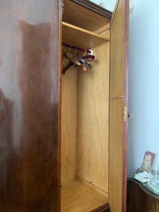 Armadio in legno di mogano