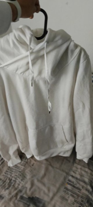 Sudadera con capucha blanca