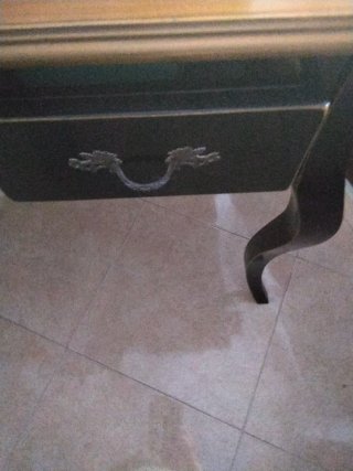 Escritorio de madera estilo clásico
