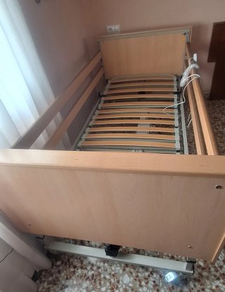 Cama articulada geriátrica eléctrica. Solo 2 meses