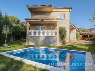 Chalet en venta en Sant Vicenç dels Horts