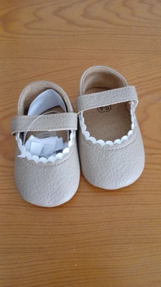 Zapatos de bebé color beige talla 18