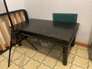 Mesa de madera maciza (muy robusta)