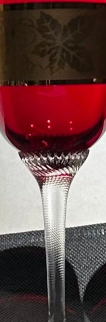 2 Vasos de Vino Dorados y Rojos