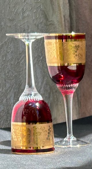 2 Vasos de Vino Dorados y Rojos