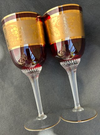 2 Vasos de Vino Dorados y Rojos
