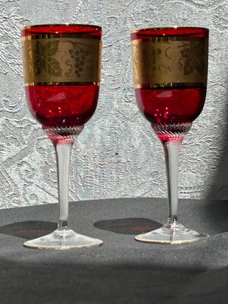 2 Vasos de Vino Dorados y Rojos